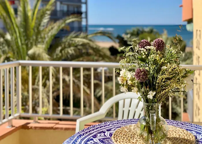 Cosy Apartment Directly On The Beach / Few Mins From The City Center